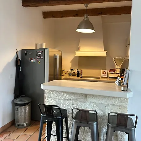 Propriete 2 Mas, Piscine Parking, 10 Pers Holiday home *